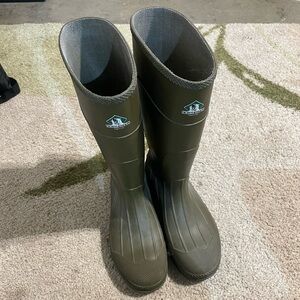 Servus Northerner rain boots NWOT size 9